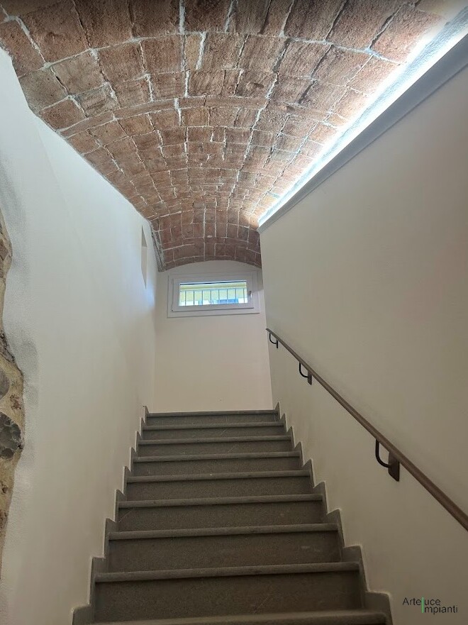 Ingresso, corridoi e scale: orientamento immediato | ARTELUCE IMPIANTI